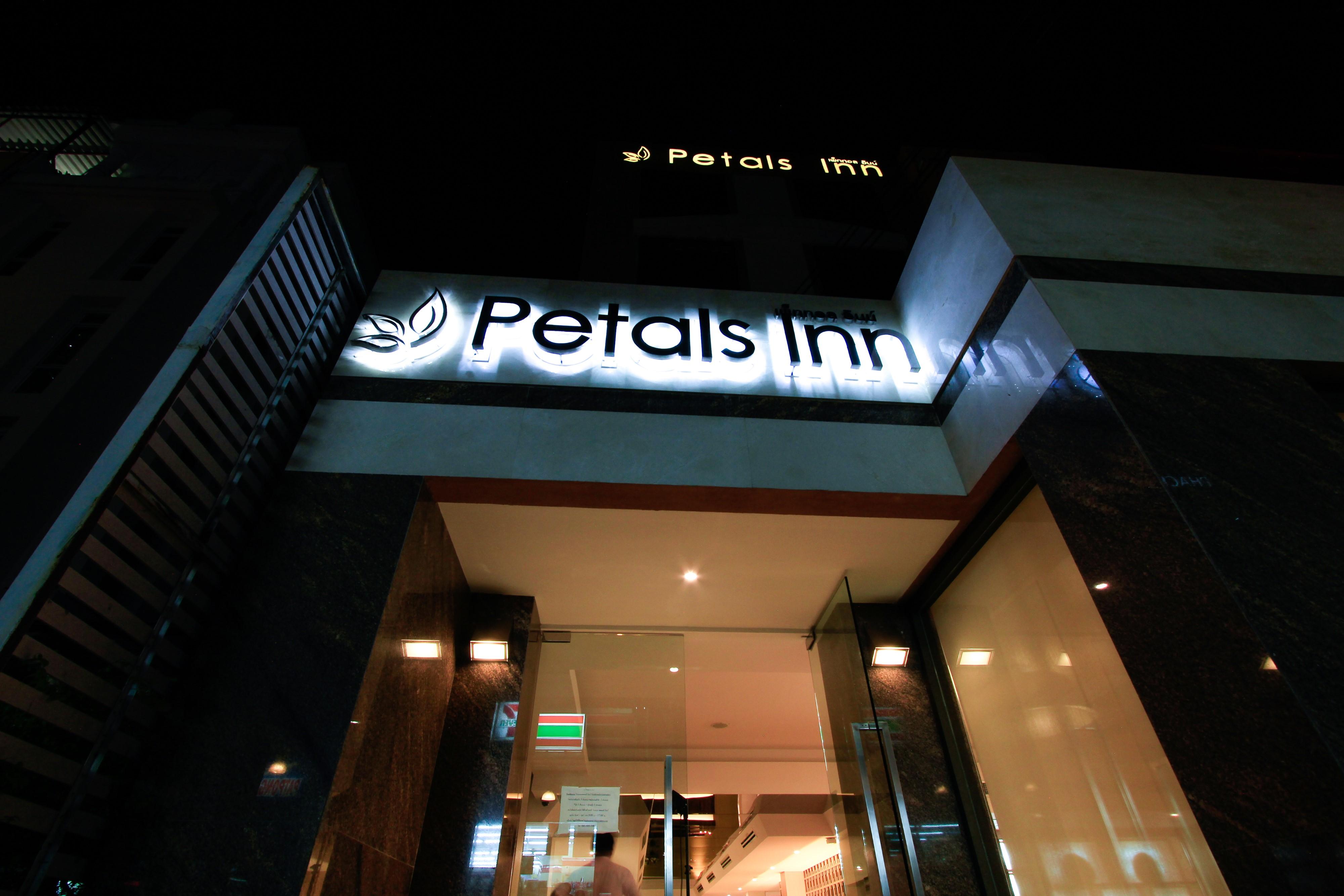 Petals Inn Bangkok Exterior foto