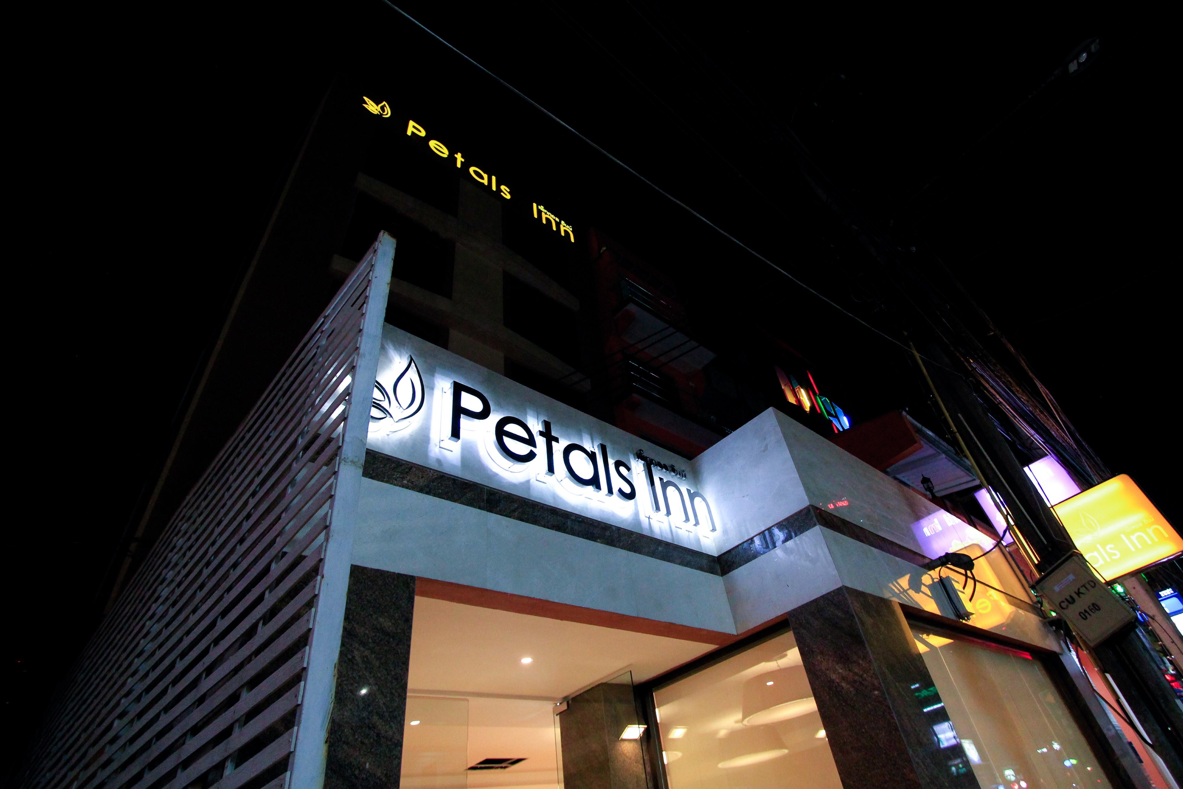 Petals Inn Bangkok Exterior foto
